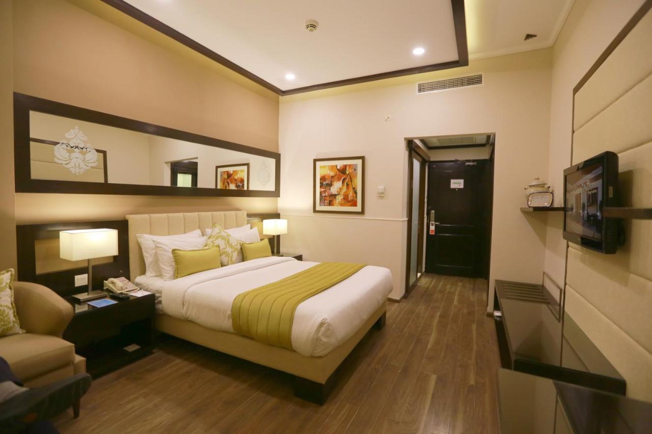 Ramada By Wyndham Multan Hotel Exterior foto
