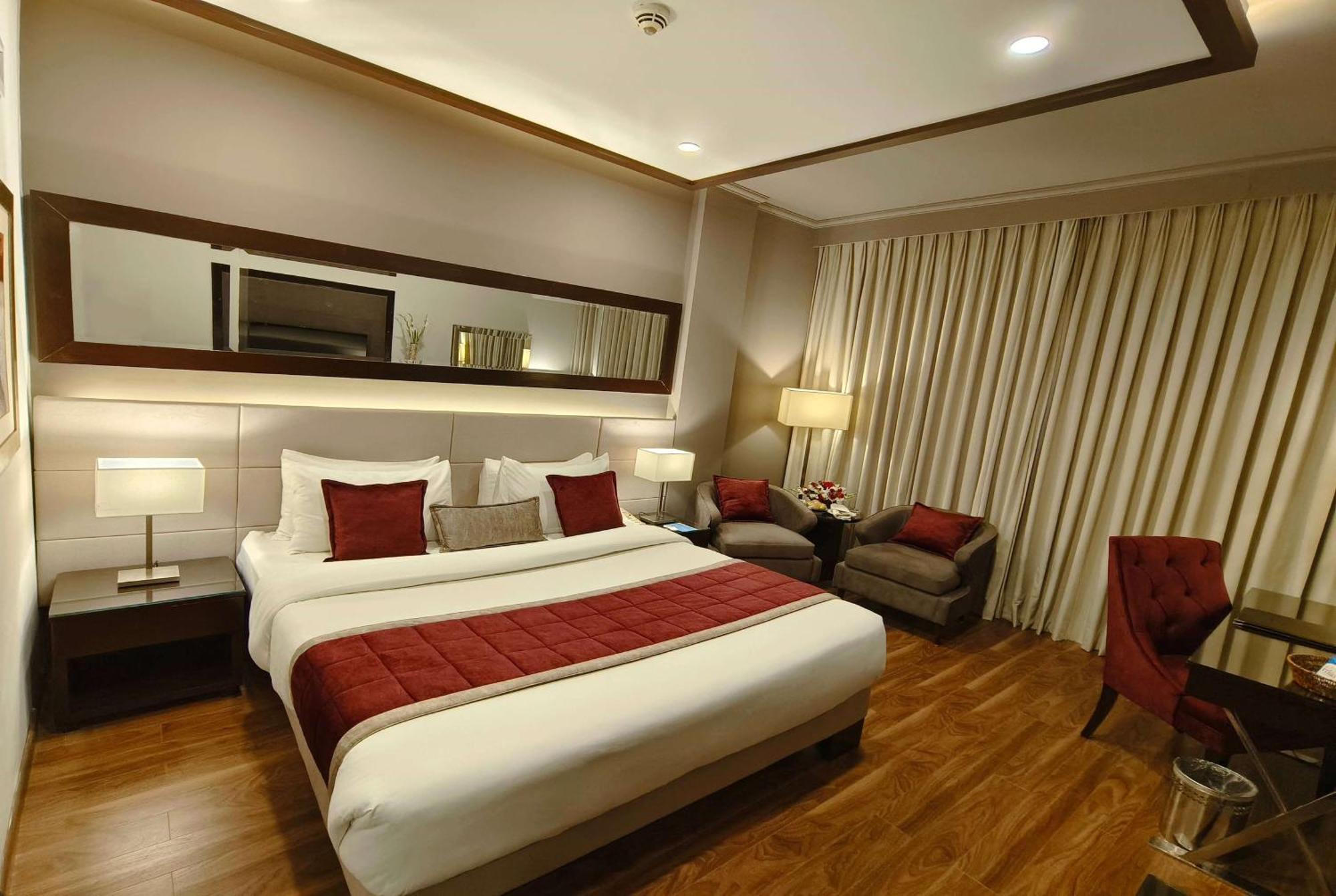 Ramada By Wyndham Multan Hotel Exterior foto