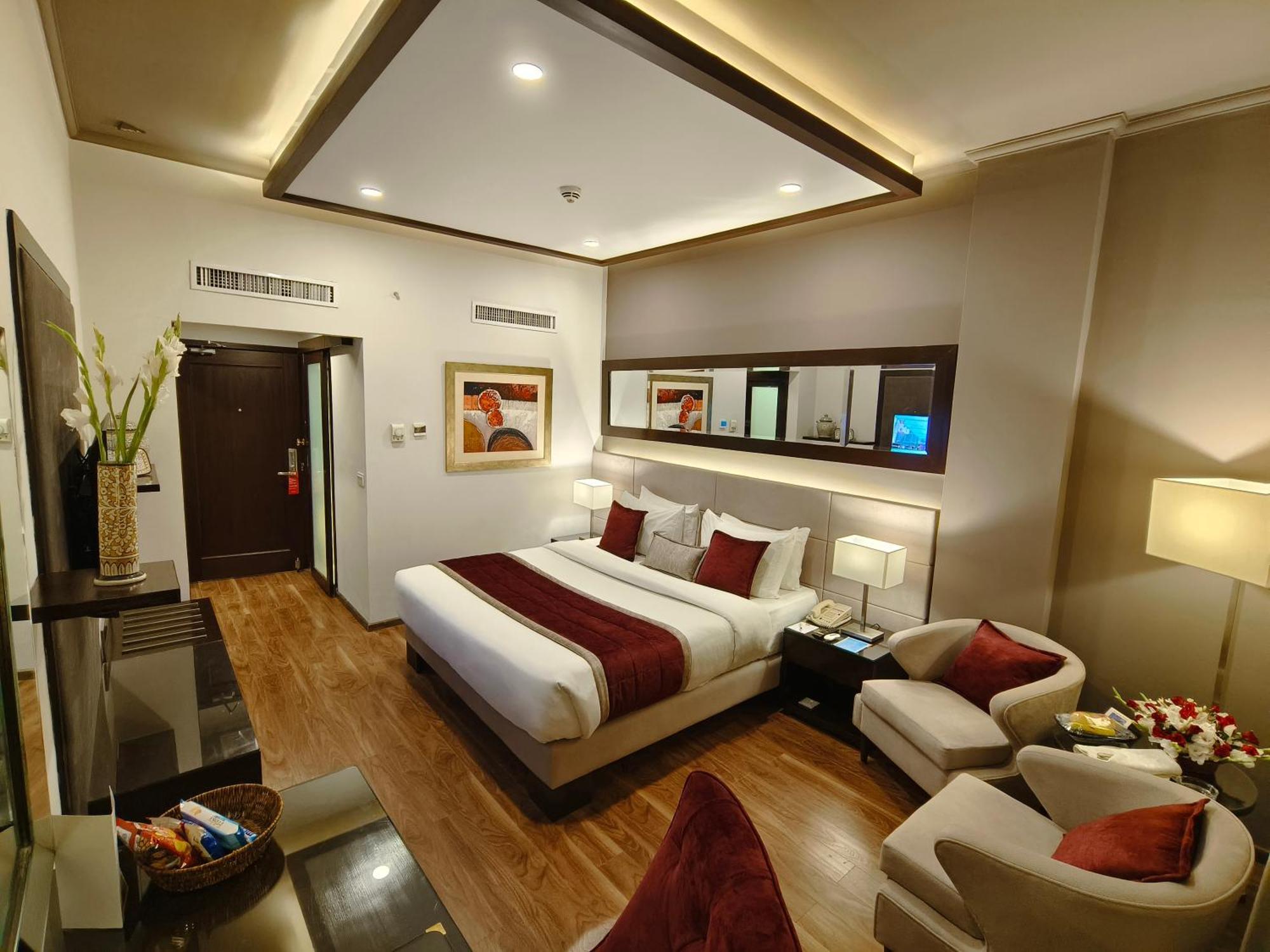 Ramada By Wyndham Multan Hotel Exterior foto