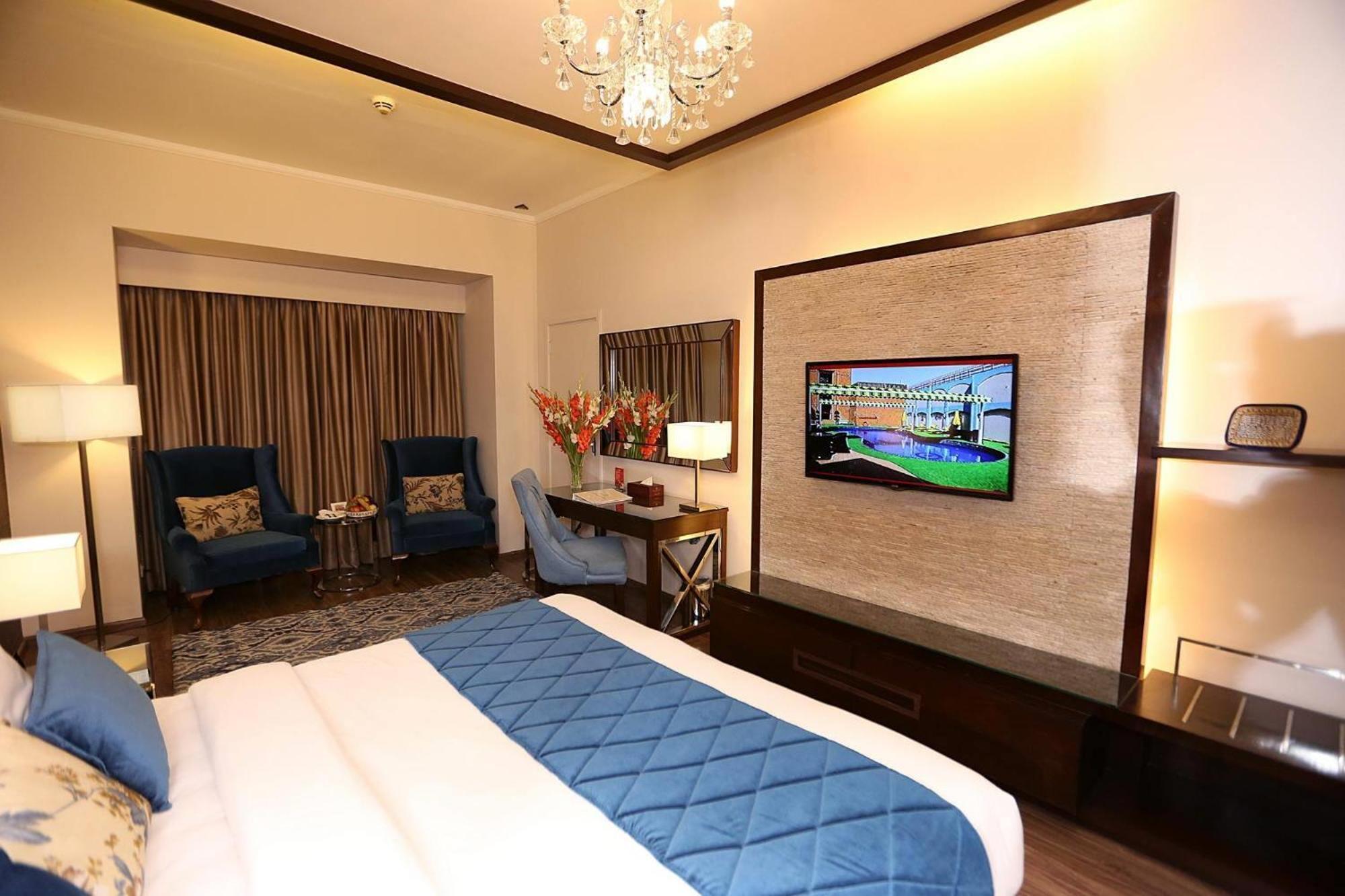Ramada By Wyndham Multan Hotel Exterior foto